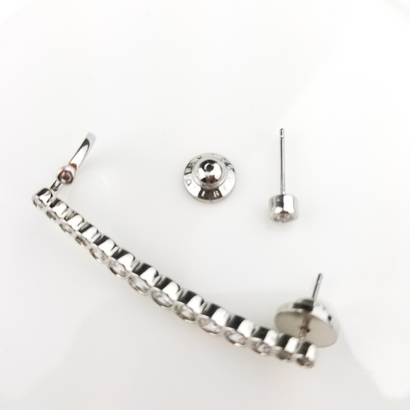 Henri Bendel Luxe Uptown Ear Cuff - Picture 3 of 6